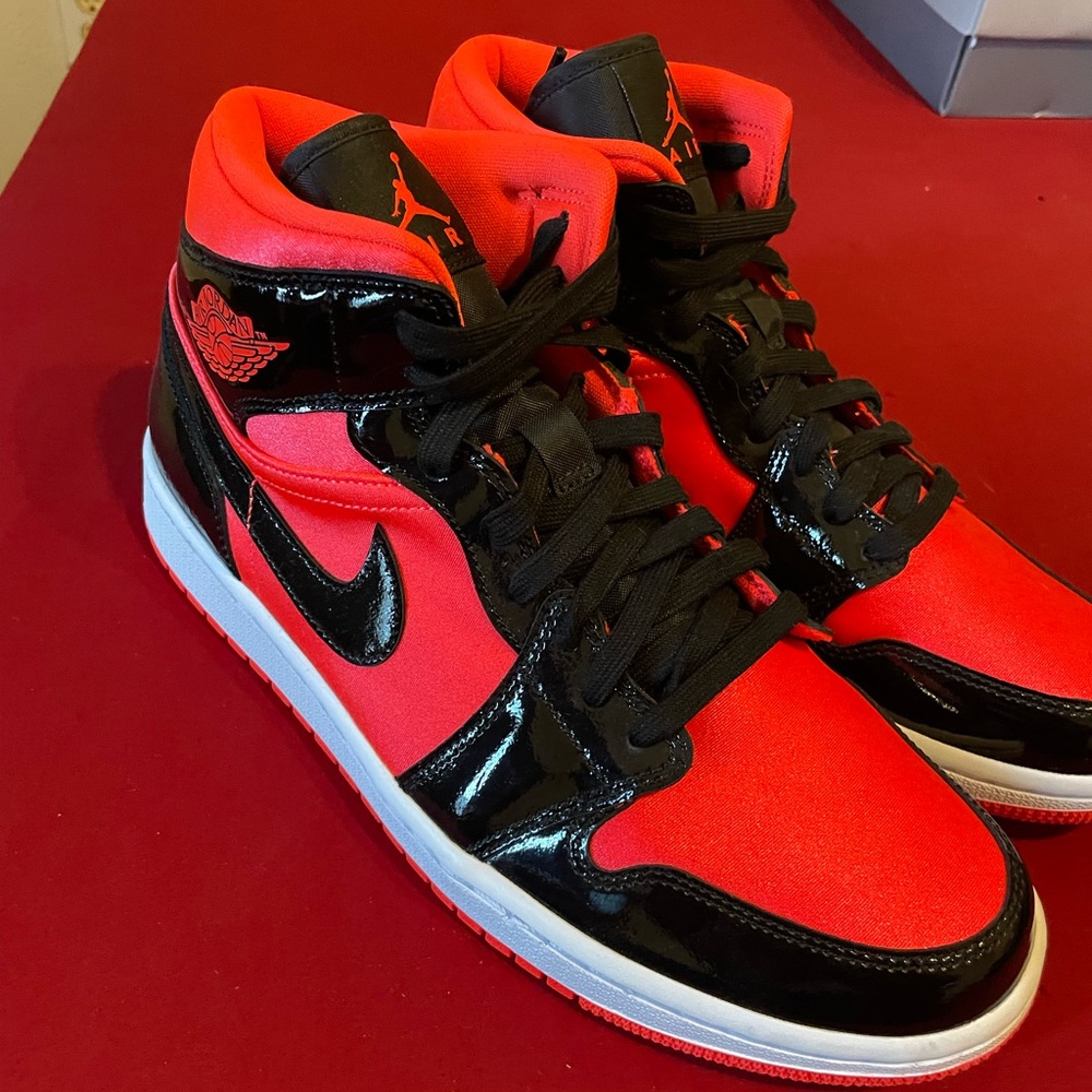 Air Jordan 1 Hot Punch (New Never Worn)
